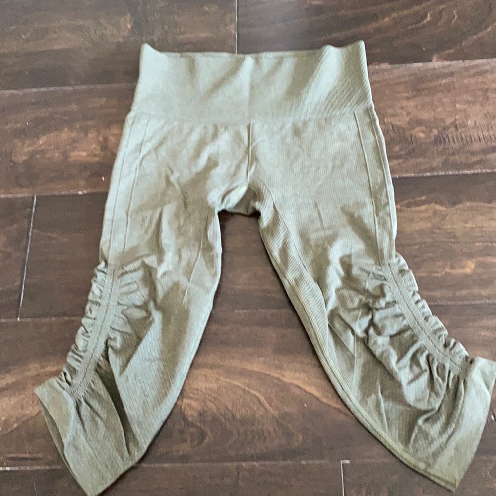 Lululemon Ribbed Cropped Yoga Pants